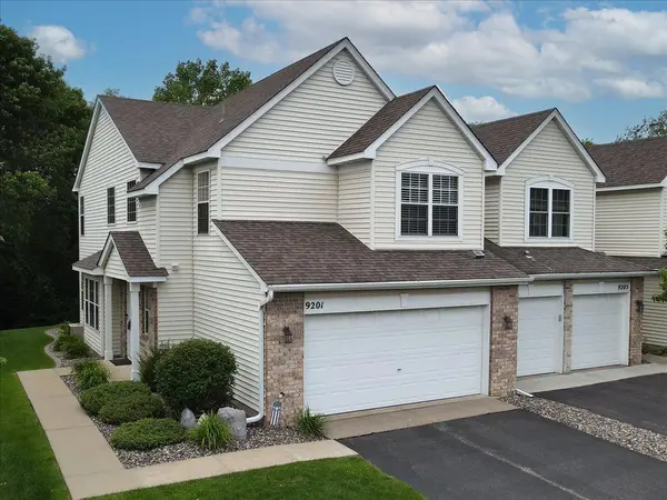 9201 Merrimac LN N, Maple Grove, MN 55311