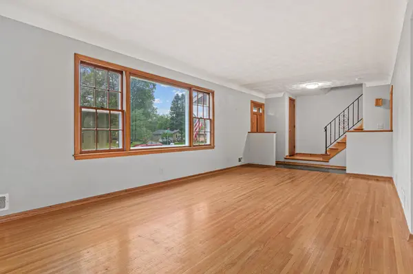 1367 Price AVE E, Maplewood, MN 55109