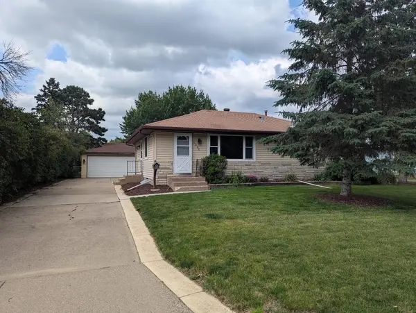 5312 Howe LN,  Brooklyn Center,  MN 55429