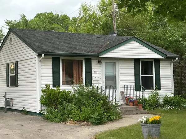 1912 N 6th AVE N, Moorhead, MN 56560