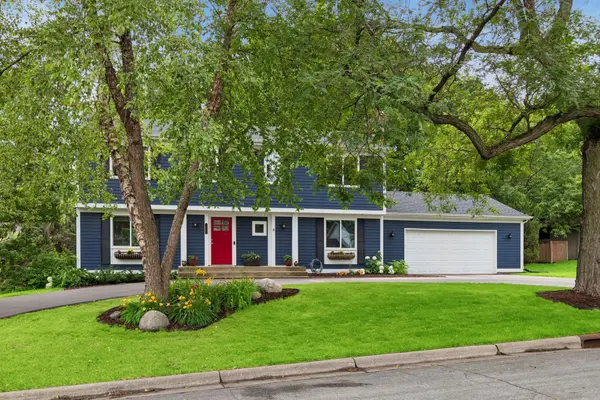 1401 Echo DR, Burnsville, MN 55337