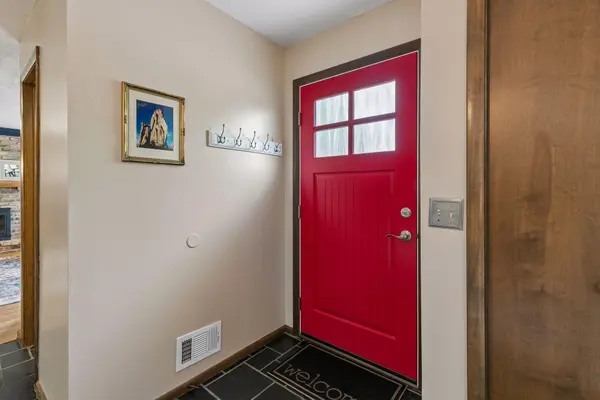 1401 Echo DR, Burnsville, MN 55337