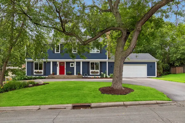 1401 Echo DR, Burnsville, MN 55337