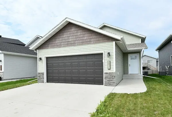 2046 W 11th ST W, West Fargo, ND 58078