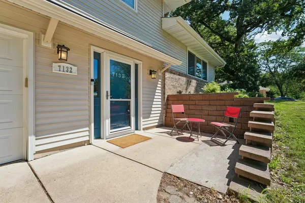 7132 Courtly RD, Woodbury, MN 55125