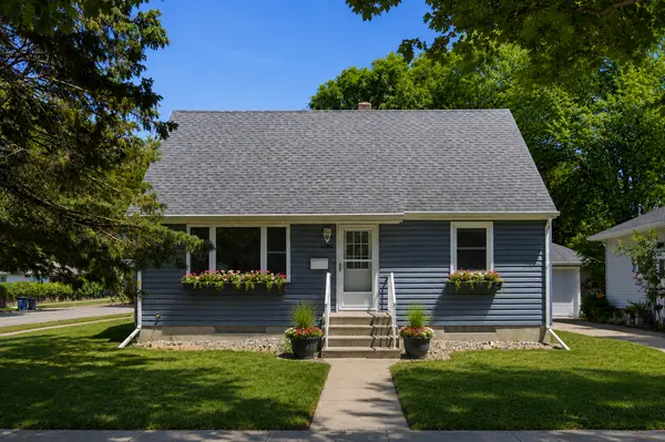 1102 1st ST S, Moorhead, MN 56560