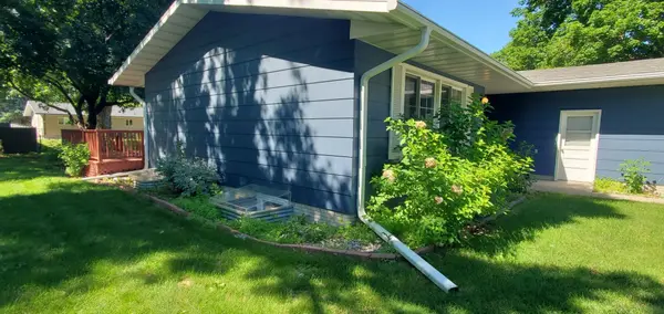 2420 W Country Club DR S, Fargo, ND 58103