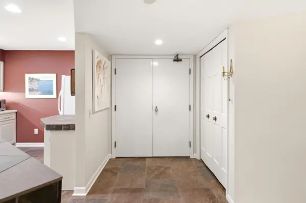 14319 Stewart LN #207, Minnetonka, MN 55345