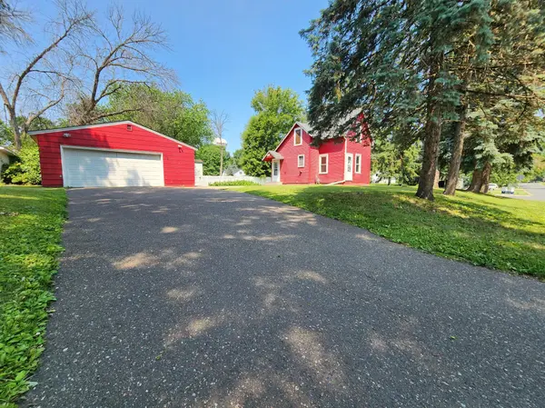 168 5th ST NW, Forest Lake, MN 55025