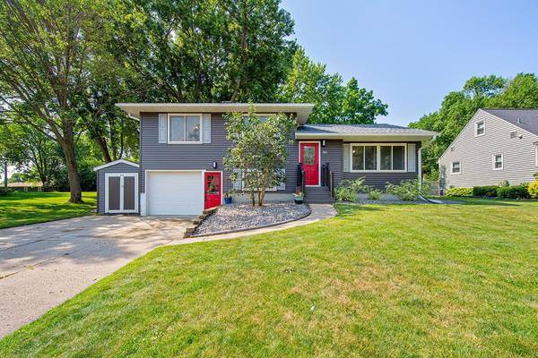 762 E Prince ST, Lake Crystal, MN 56055