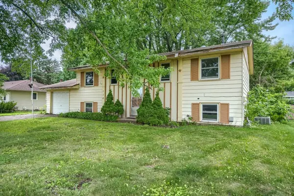 116 Hayes RD, Apple Valley, MN 55124