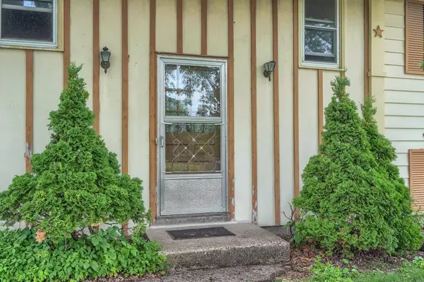 116 Hayes RD, Apple Valley, MN 55124