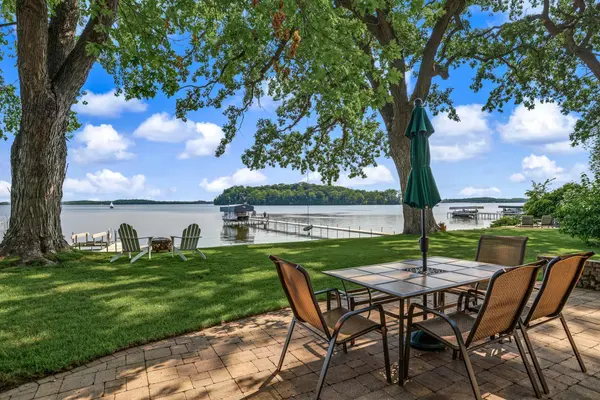 12 Point Drive, Waconia, MN 55387