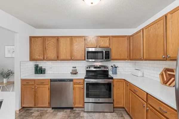 7639 Nicholas WAY, Chanhassen, MN 55317