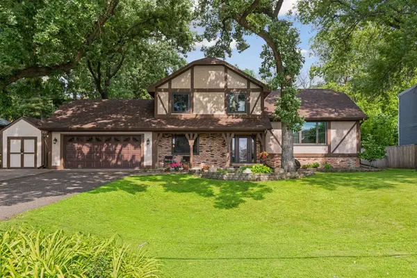 2480 Ariel ST N, North Saint Paul, MN 55109