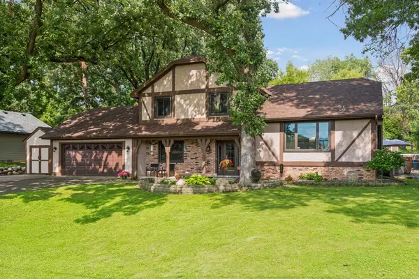2480 Ariel ST N, North Saint Paul, MN 55109