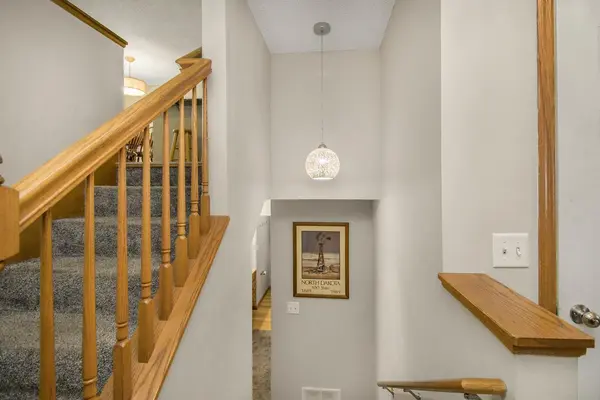 10664 Ironwood CT, Woodbury, MN 55129
