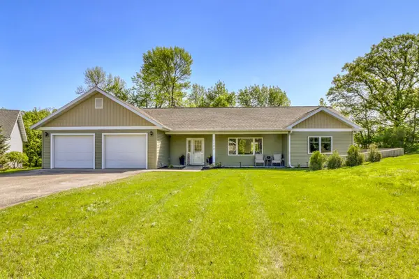1190 Bay Ridge DR, Detroit Lakes, MN 56501