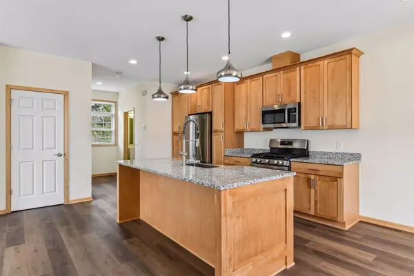 2121 Village TRL, Mound, MN 55364