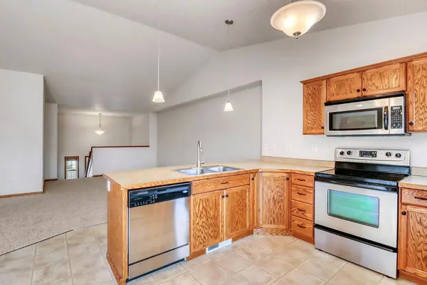 1217 37th AVE S, Moorhead, MN 56560