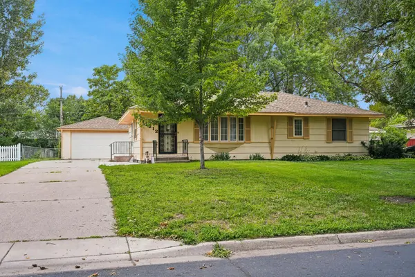 11212 Arrowhead ST NW, Coon Rapids, MN 55433