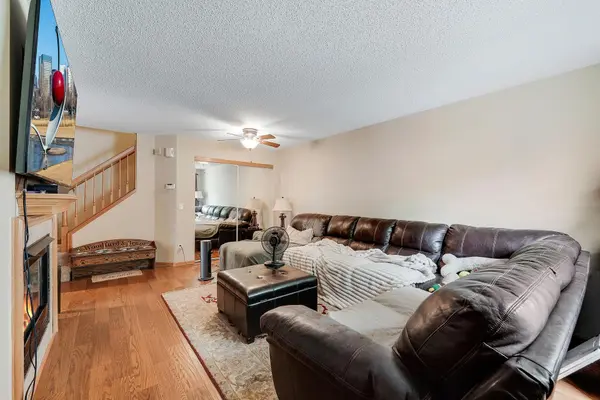 2723 Wagon Wheel Curve, Chaska, MN 55318