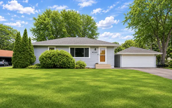 4250 Diamond DR, Eagan, MN 55122