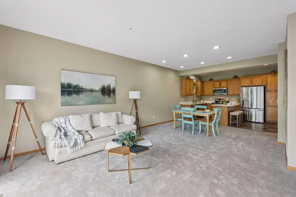 7612 Parkridge LN, Savage, MN 55378