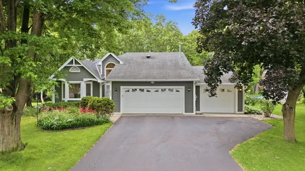 4067 Stockdale DR, Vadnais Heights, MN 55127
