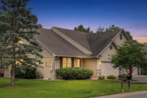 30981 Lyman CT, Lindstrom, MN 55045