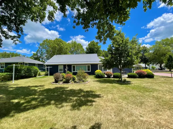 18 S Paffrath AVE, Springfield, MN 56087
