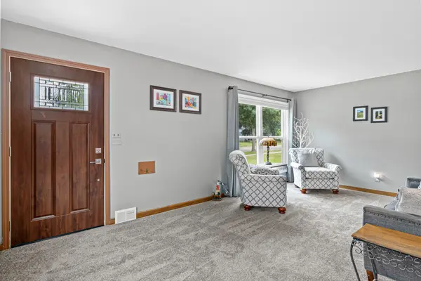 1692 Iowa AVE E, Saint Paul, MN 55106