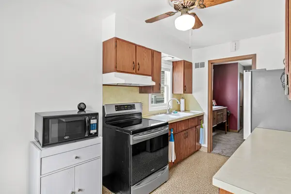 1692 Iowa AVE E, Saint Paul, MN 55106