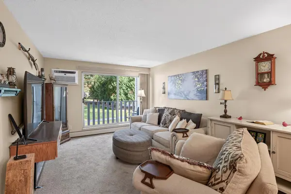 1601 N Innsbruck DR #215NE, Fridley, MN 55432