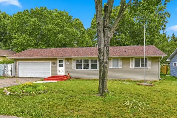 925 Roosevelt ST, River Falls, WI 54022