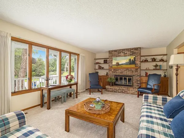 2500 Fernwood ST, Roseville, MN 55113