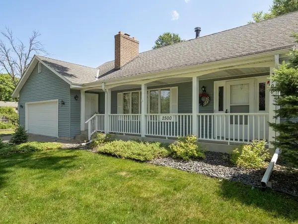2500 Fernwood ST, Roseville, MN 55113