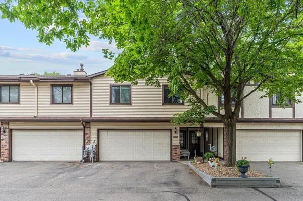 8545 Maplebrook Pkwy N, Brooklyn Park, MN 55445