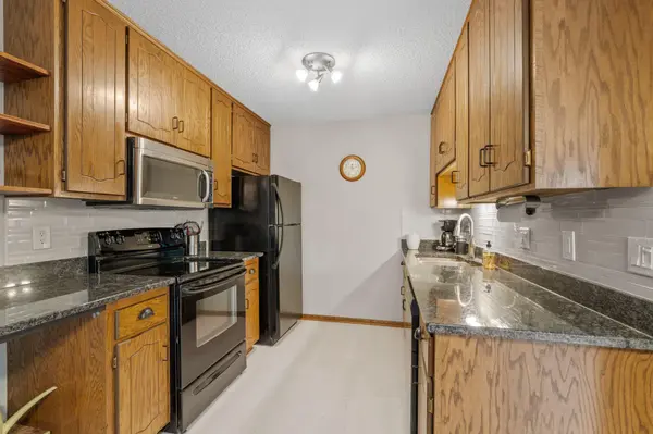 8545 Maplebrook Pkwy N, Brooklyn Park, MN 55445