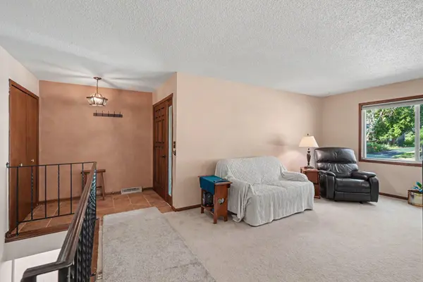 4242 Grimes AVE N, Robbinsdale, MN 55422
