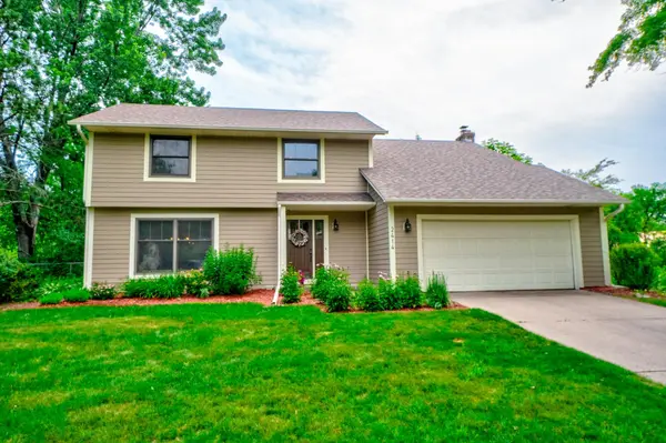 2414 Oakridge CT, Stillwater, MN 55082