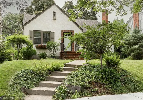581 Montrose LN, Saint Paul, MN 55116