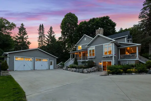 4940 Suburban DR, Excelsior, MN 55331