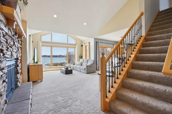 29411 Morningside CT, Lindstrom, MN 55045