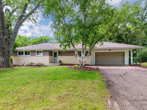 5936 Woodland CIR, Minnetonka, MN 55345