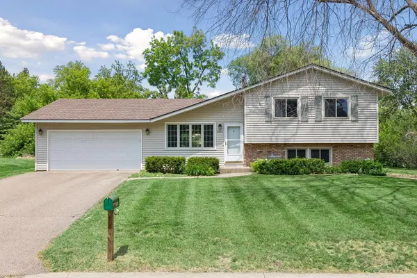9630 12th Avenue CIR, Bloomington, MN 55425