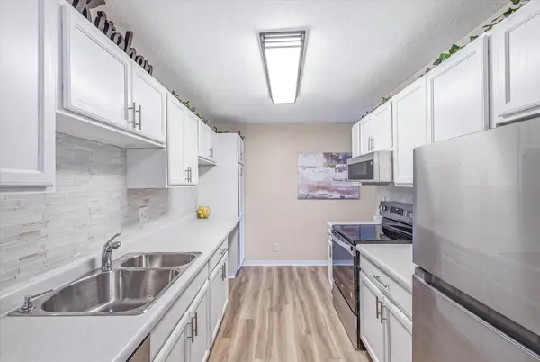 132 Demont AVE #221, Little Canada, MN 55117