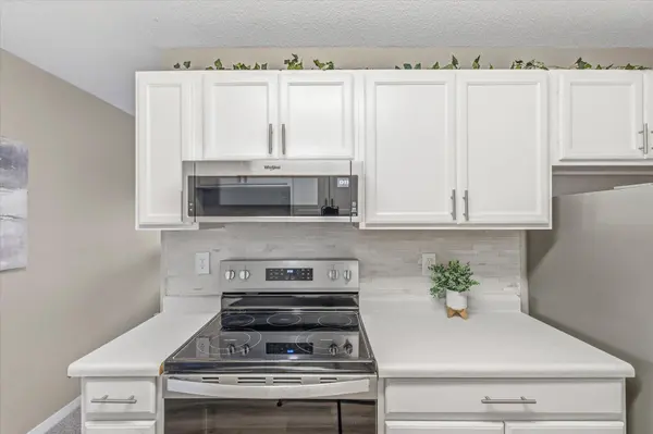 132 Demont AVE #221, Little Canada, MN 55117