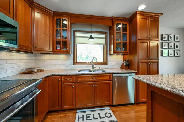 15008 Oakland AVE, Burnsville, MN 55306
