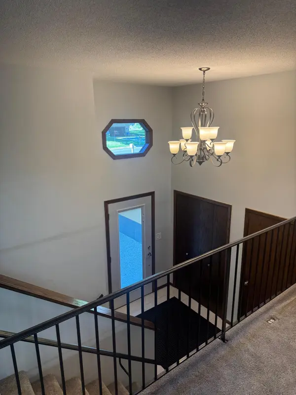404 Highland DR, Chanhassen, MN 55317